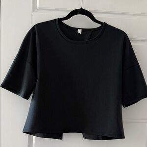 Lululemon Black Cross Back Cropped Top w/short sleeves
